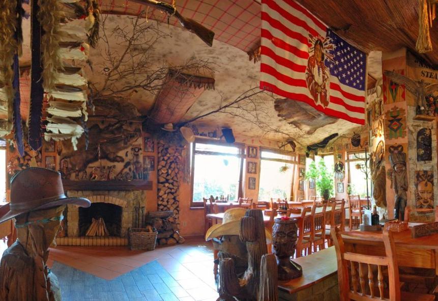 Restaurant A Penzion Steak Station Пардубице Екстериор снимка