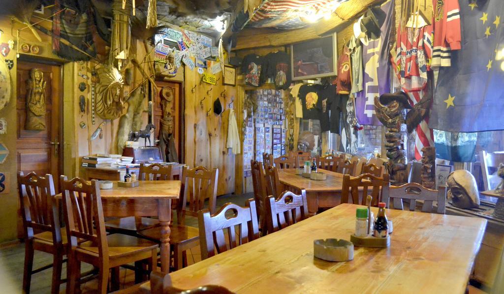 Restaurant A Penzion Steak Station Пардубице Екстериор снимка