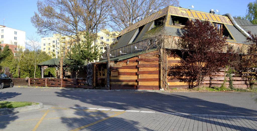 Restaurant A Penzion Steak Station Пардубице Екстериор снимка