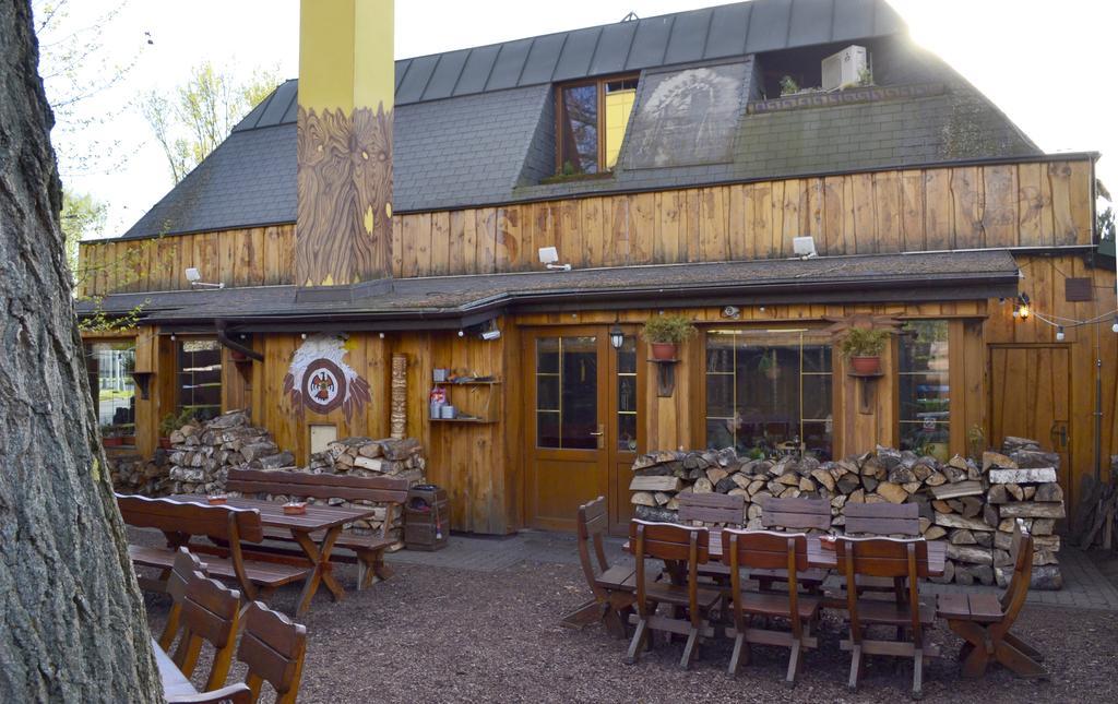 Restaurant A Penzion Steak Station Пардубице Екстериор снимка