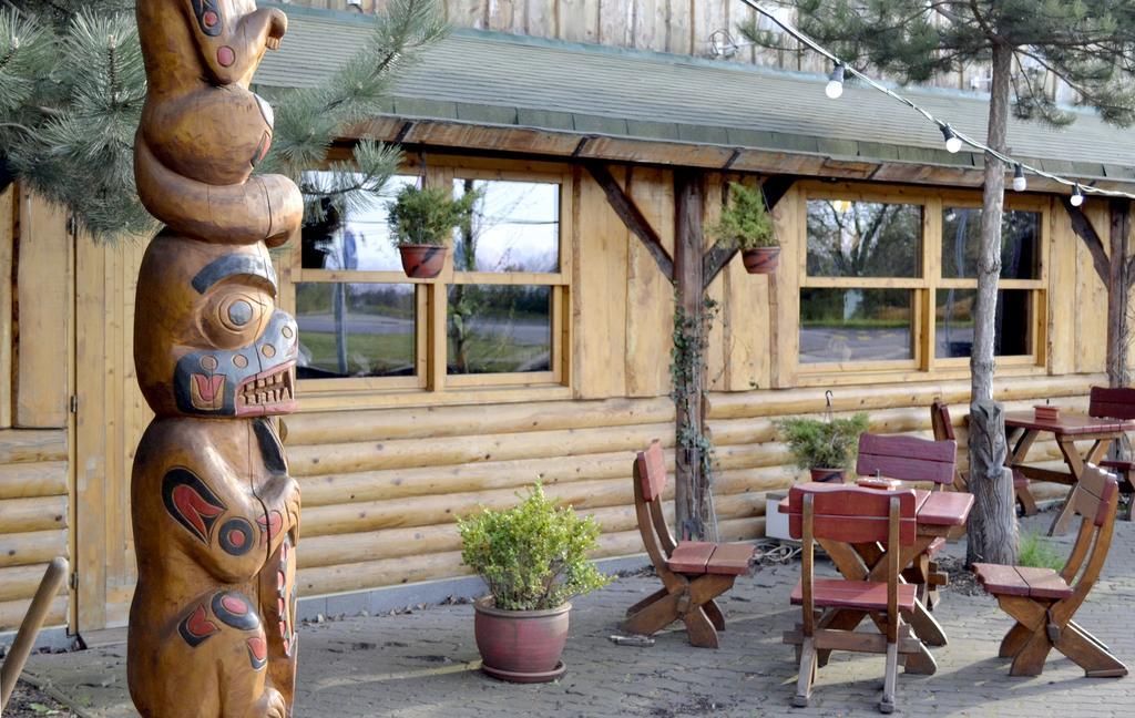 Restaurant A Penzion Steak Station Пардубице Екстериор снимка